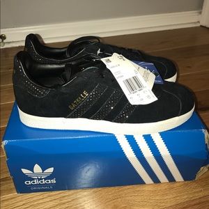 BRAND NEW Women's size 6 fits like 7